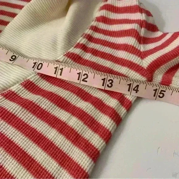 Vintage American Eagle Women's Red/Cream Striped Sweater Size Medium - Picture 5 of 8